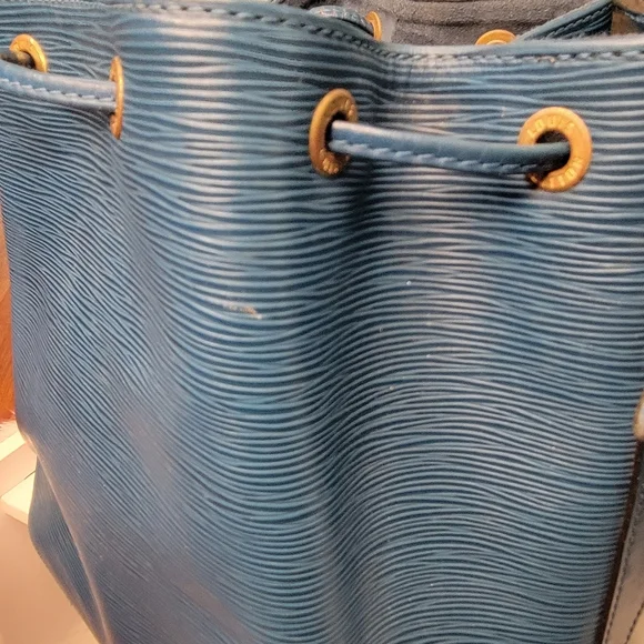 Authentic Vintage Louis Vuitton Blue Epi Bucket Noe - Picture 9 of 16